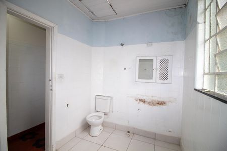 Casa à venda com 140m², 2 quartos e 3 vagasBanheiro