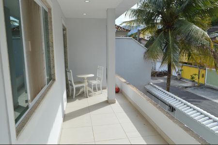 Casa de condomínio à venda com 200m², 4 quartos e 2 vagasVaranda 