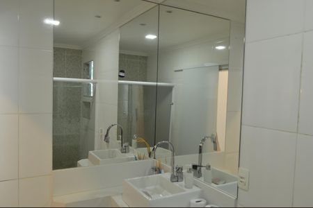 Casa de condomínio à venda com 200m², 4 quartos e 2 vagasBanheiro