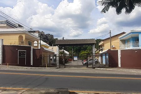 Casa de condomínio à venda com 200m², 4 quartos e 2 vagasFachada