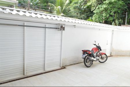 Casa de condomínio à venda com 200m², 4 quartos e 2 vagasQuintal