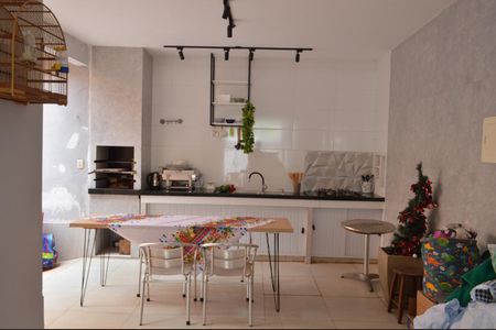 Casa de condomínio à venda com 200m², 4 quartos e 2 vagasÁrea Gourmet 