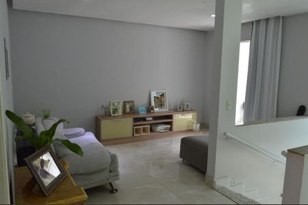 Casa de condomínio à venda com 200m², 4 quartos e 2 vagasSala 1