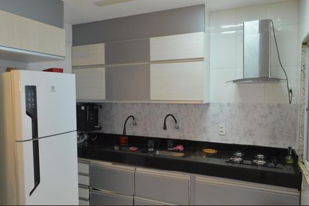 Casa de condomínio à venda com 200m², 4 quartos e 2 vagasCozinha