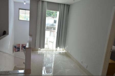 Casa de condomínio à venda com 200m², 4 quartos e 2 vagasSala 1
