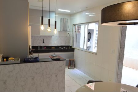 Casa de condomínio à venda com 200m², 4 quartos e 2 vagasCozinha