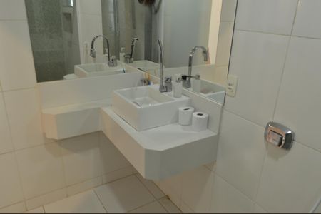 Casa de condomínio à venda com 200m², 4 quartos e 2 vagasBanheiro 