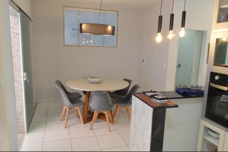 Casa de condomínio à venda com 200m², 4 quartos e 2 vagasCozinha