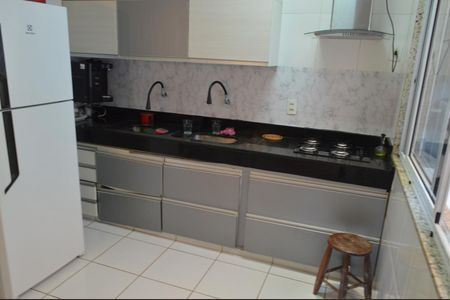 Casa de condomínio à venda com 200m², 4 quartos e 2 vagasCozinha