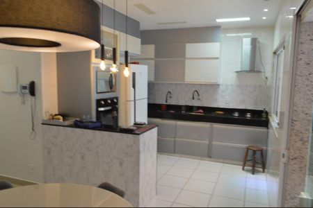 Casa de condomínio à venda com 200m², 4 quartos e 2 vagasCozinha