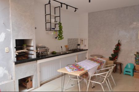 Casa de condomínio à venda com 200m², 4 quartos e 2 vagasÁrea Gourmet 