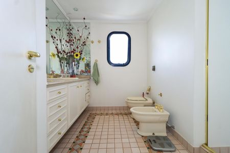 Apartamento para alugar com 350m², 4 quartos e 4 vagasBanheiro da Suíte 1