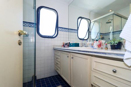 Apartamento para alugar com 350m², 4 quartos e 4 vagasBanheiro da Suíte 2