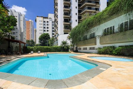 Apartamento para alugar com 350m², 4 quartos e 4 vagasÁrea comum - Piscina