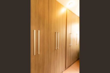 Casa à venda com 360m², 3 quartos e 2 vagasCloset