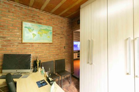 Casa à venda com 360m², 3 quartos e 2 vagasEscritório