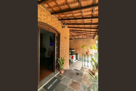 Casa à venda com 360m², 3 quartos e 2 vagasVaranda