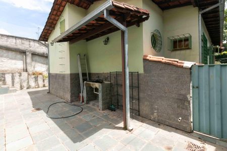 Casa à venda com 360m², 3 quartos e 2 vagasÁrea Externa