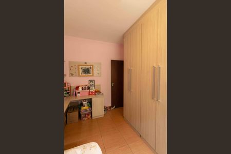 Casa à venda com 360m², 3 quartos e 2 vagasQuarto 2