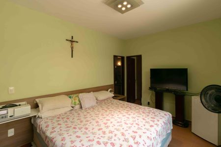 Casa à venda com 360m², 3 quartos e 2 vagasQuarto 3 Suite