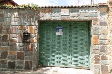 Casa à venda com 360m², 3 quartos e 2 vagasPlaquinha