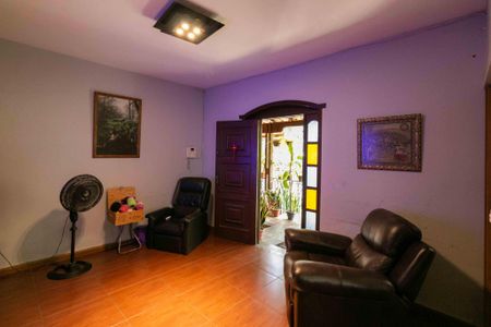 Casa à venda com 360m², 3 quartos e 2 vagasSala