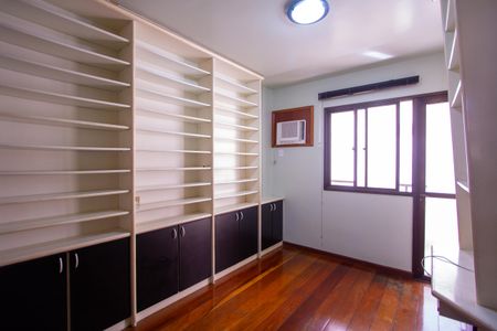 Apartamento à venda com 215m², 4 quartos e 2 vagasQuarto 2