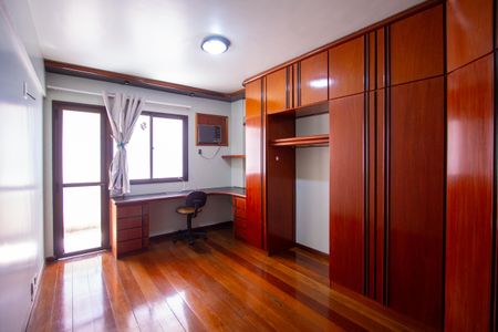 Apartamento à venda com 215m², 4 quartos e 2 vagasSuíte 2