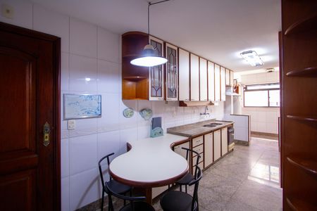 Apartamento à venda com 215m², 4 quartos e 2 vagasCozinha