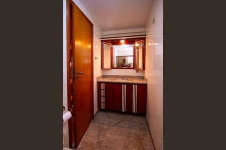 Apartamento à venda com 215m², 4 quartos e 2 vagasBanheiro da Suíte 1