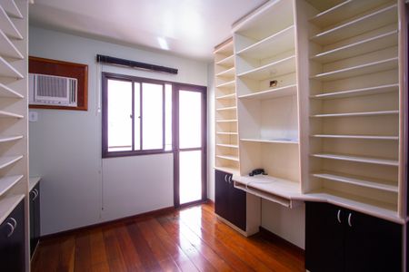 Apartamento à venda com 215m², 4 quartos e 2 vagasQuarto 2