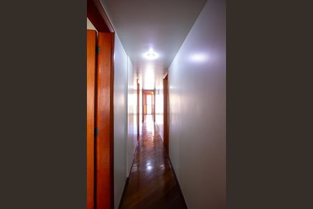 Apartamento à venda com 215m², 4 quartos e 2 vagasCorredor