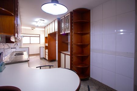 Apartamento à venda com 215m², 4 quartos e 2 vagasCozinha