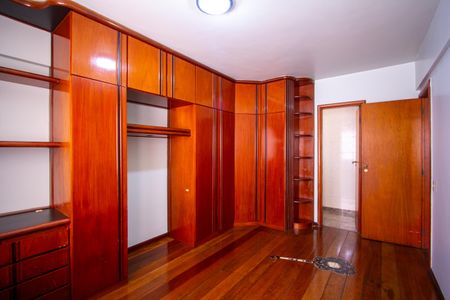Apartamento à venda com 215m², 4 quartos e 2 vagasSuíte 2