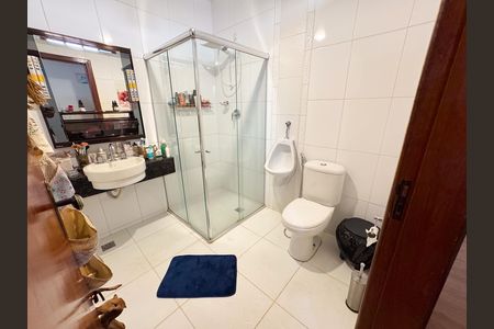 Casa à venda com 400m², 5 quartos e 3 vagas Casa à venda com 400m², 5 quartos e 3 vagasBanheiro Social