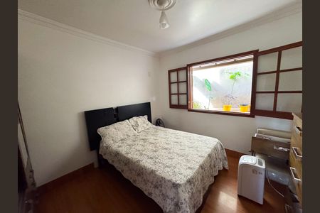 Casa à venda com 400m², 5 quartos e 3 vagas Casa à venda com 400m², 5 quartos e 3 vagasQuarto 2