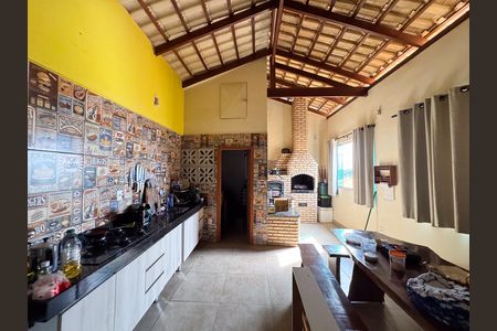 Casa à venda com 400m², 5 quartos e 3 vagas Casa à venda com 400m², 5 quartos e 3 vagasEdícula Cozinha