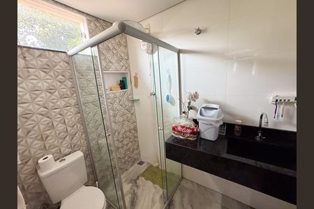 Casa à venda com 400m², 5 quartos e 3 vagas Casa à venda com 400m², 5 quartos e 3 vagasEdícula Banheiro