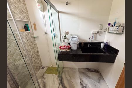 Casa à venda com 400m², 5 quartos e 3 vagas Casa à venda com 400m², 5 quartos e 3 vagasEdícula Banheiro