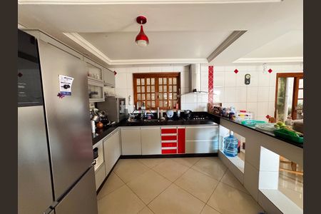 Casa à venda com 400m², 5 quartos e 3 vagas Casa à venda com 400m², 5 quartos e 3 vagasCozinha