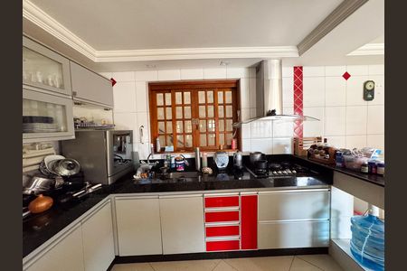 Casa à venda com 400m², 5 quartos e 3 vagas Casa à venda com 400m², 5 quartos e 3 vagasCozinha