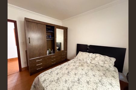 Casa à venda com 400m², 5 quartos e 3 vagas Casa à venda com 400m², 5 quartos e 3 vagasQuarto 2