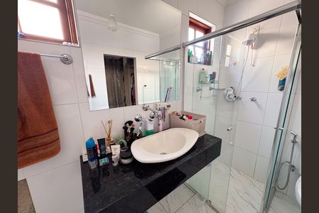 Casa à venda com 400m², 5 quartos e 3 vagas Casa à venda com 400m², 5 quartos e 3 vagasQuarto 1 Banheiro