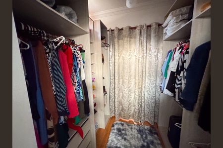 Casa à venda com 400m², 5 quartos e 3 vagas Casa à venda com 400m², 5 quartos e 3 vagasCloset Quarto 1