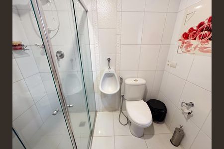 Casa à venda com 400m², 5 quartos e 3 vagas Casa à venda com 400m², 5 quartos e 3 vagasBanheiro Social