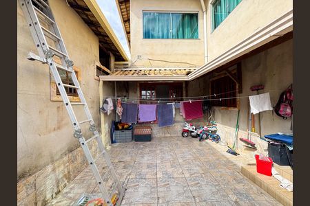 Casa à venda com 400m², 5 quartos e 3 vagas Casa à venda com 400m², 5 quartos e 3 vagasQuintal