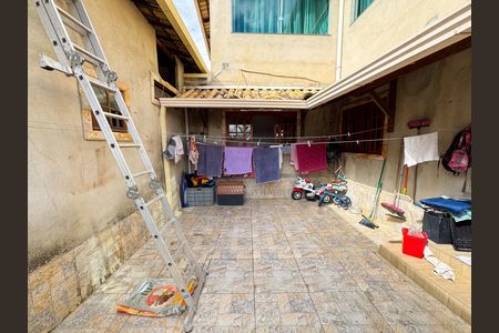 Casa à venda com 400m², 5 quartos e 3 vagas Casa à venda com 400m², 5 quartos e 3 vagasQuintal