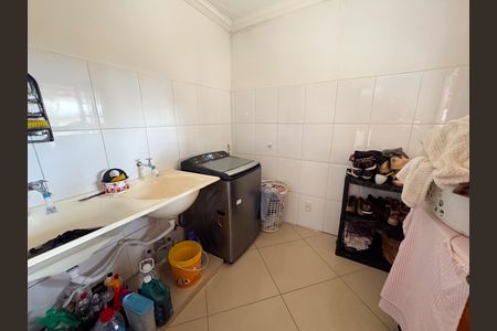 Casa à venda com 400m², 5 quartos e 3 vagas Casa à venda com 400m², 5 quartos e 3 vagasÁrea de Serviço
