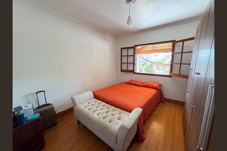 Casa à venda com 400m², 5 quartos e 3 vagas Casa à venda com 400m², 5 quartos e 3 vagasQuarto 1