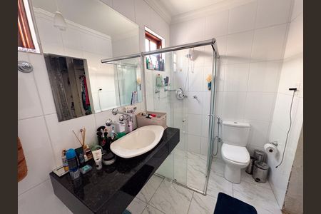 Casa à venda com 400m², 5 quartos e 3 vagas Casa à venda com 400m², 5 quartos e 3 vagasQuarto 1 Banheiro